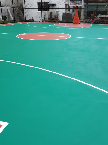灯塔 球场长期使用易出现地面开裂